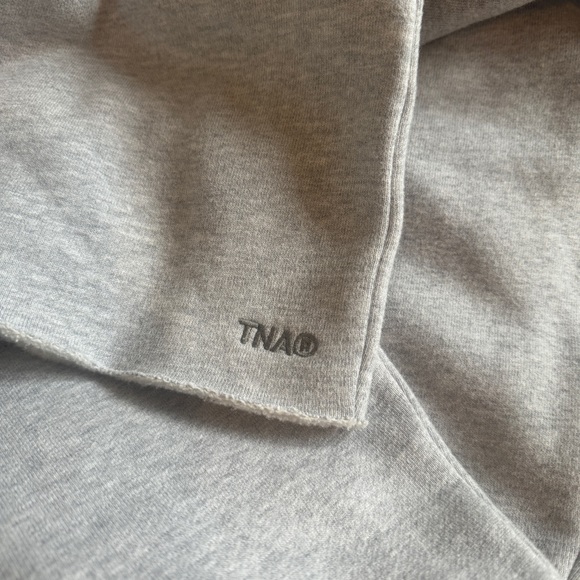 BNWT TNA SweatFleece Cozy Fleece Cropped Sweater - Picture 4 of 12